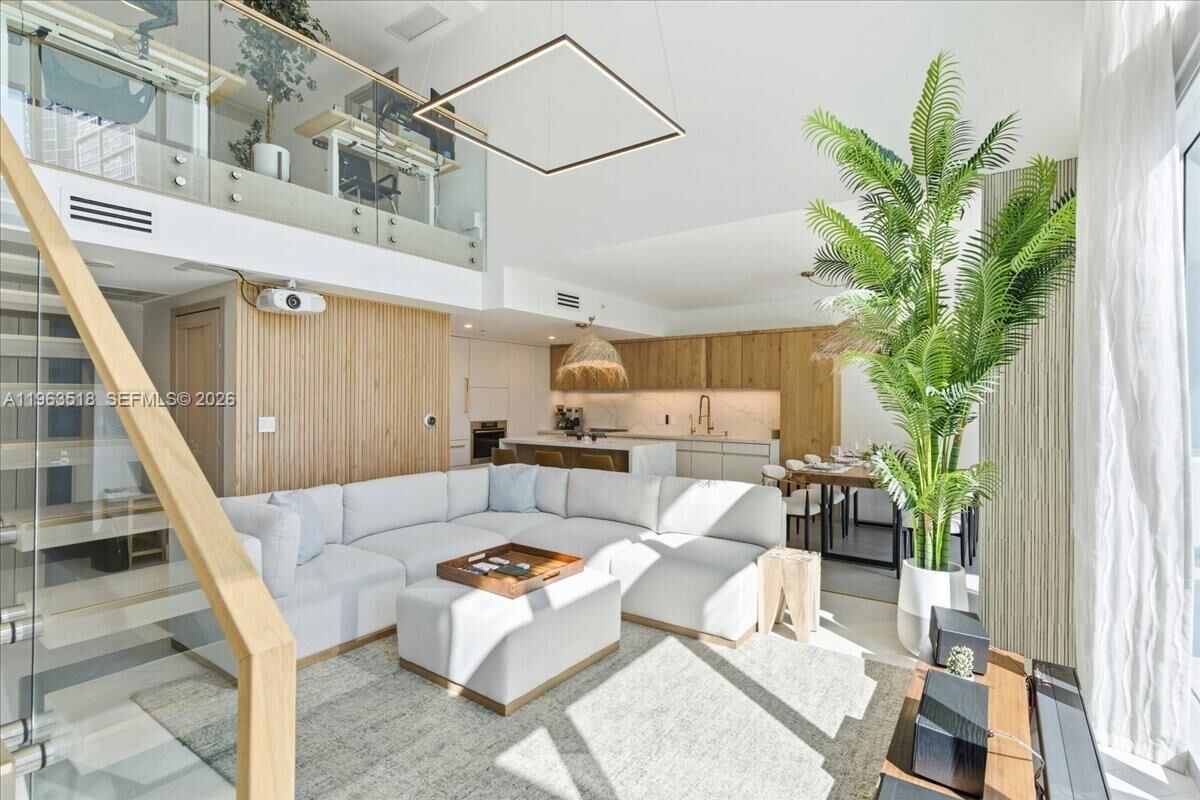 Property Photo:  200 Biscayne Blvd Wy 706  FL 33131 