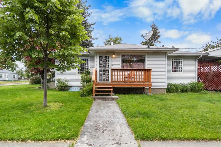 Property Photo:  2029 E Sharp Ave  WA 99202 