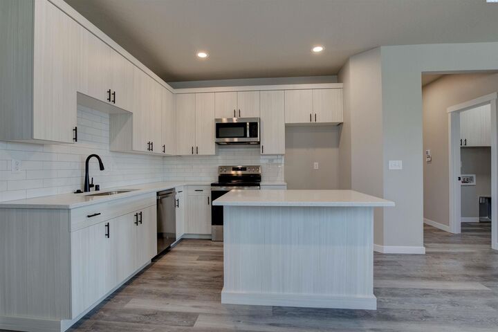 Property Photo:  3640 Nuthatch St  WA 99352 