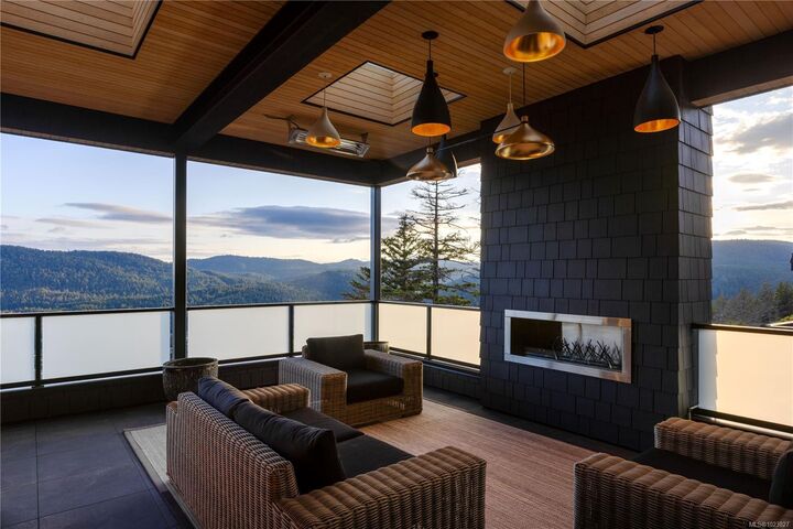 Property Photo:  1424 Pinehurst Pl  BC V9B 3S3 