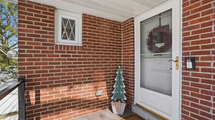 Property Photo:  422 Wimer Dr  PA 15237 