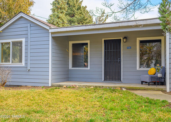 Property Photo:  10063 S Naches Rd  WA 98937 