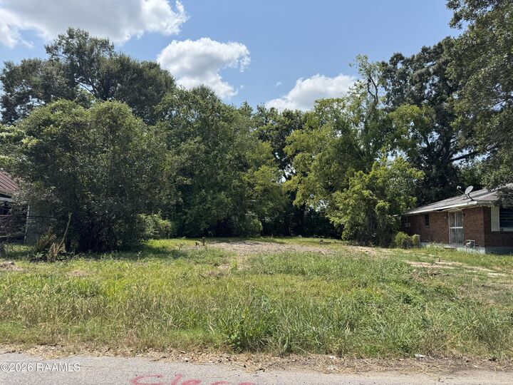 Property Photo:  