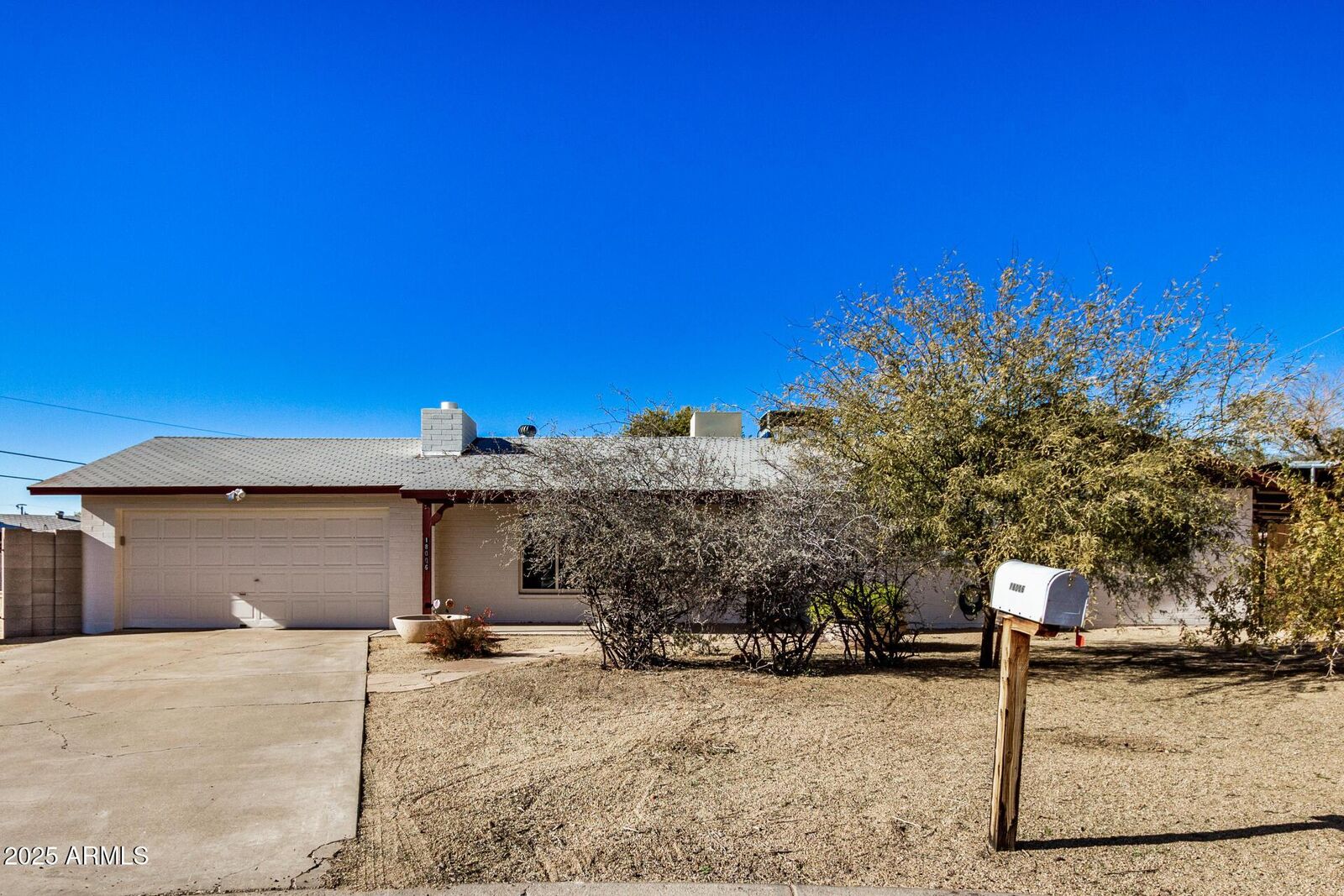 Property Photo: 18006 N Villa Rita Drive AZ 85032