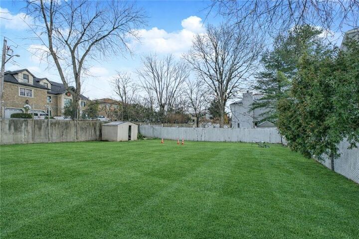 Property Photo:  163 Sprague Avenue  NY 10307 