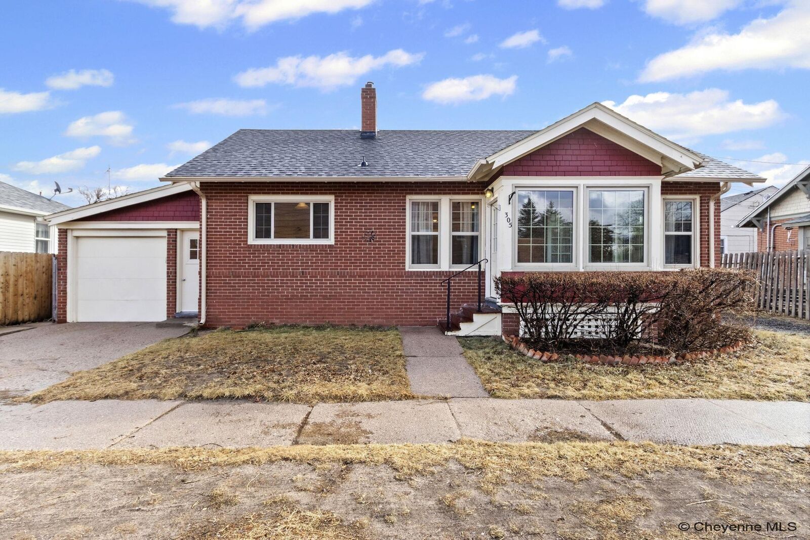 Property Photo: 305 E 28th St WY 82001