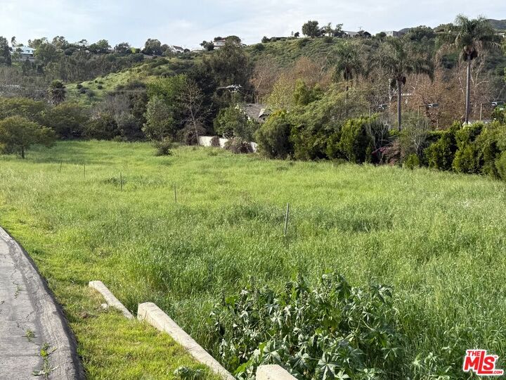 Property Photo:  5960 Bonsall Dr  CA 90265 