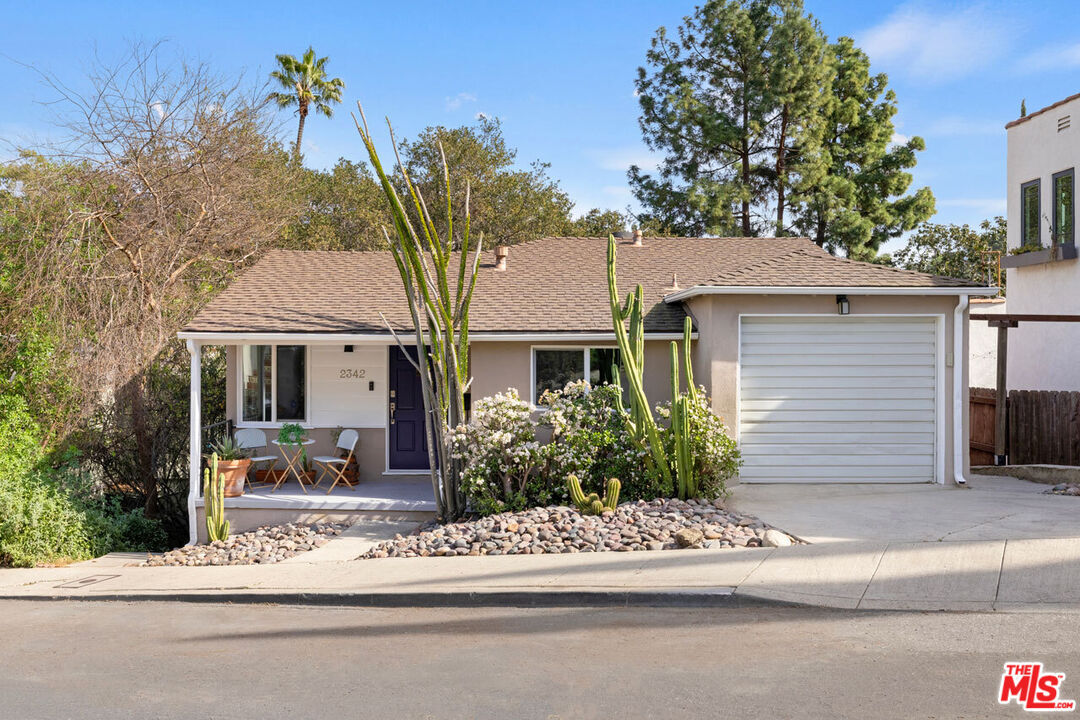 Property Photo:  2342 Lake View Ave  CA 90039 