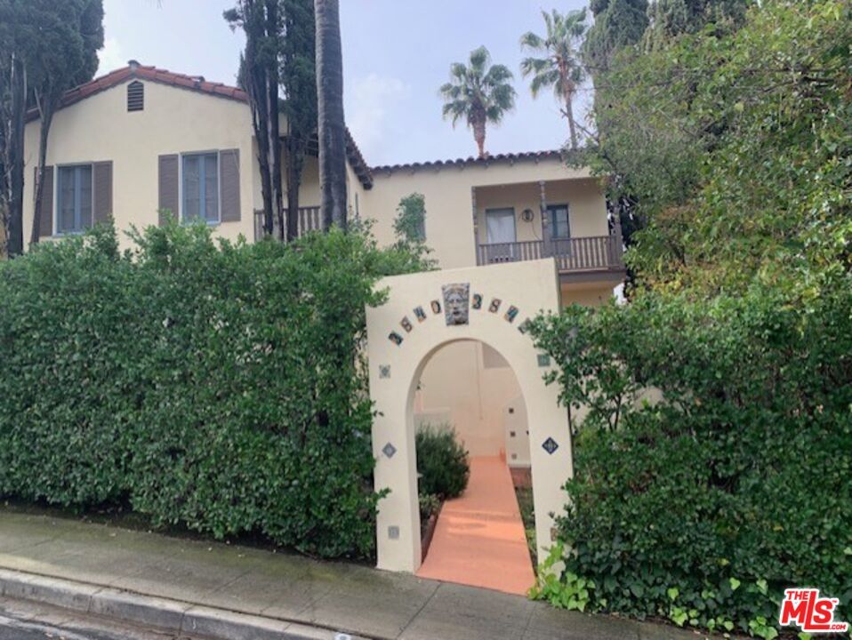 Property Photo:  3842 Aloha St  CA 90027 