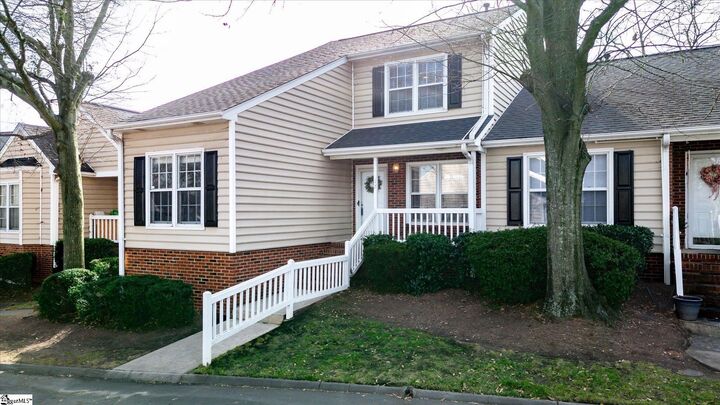 Property Photo: 40 Wood Pointe Drive Unit #17 SC 29615