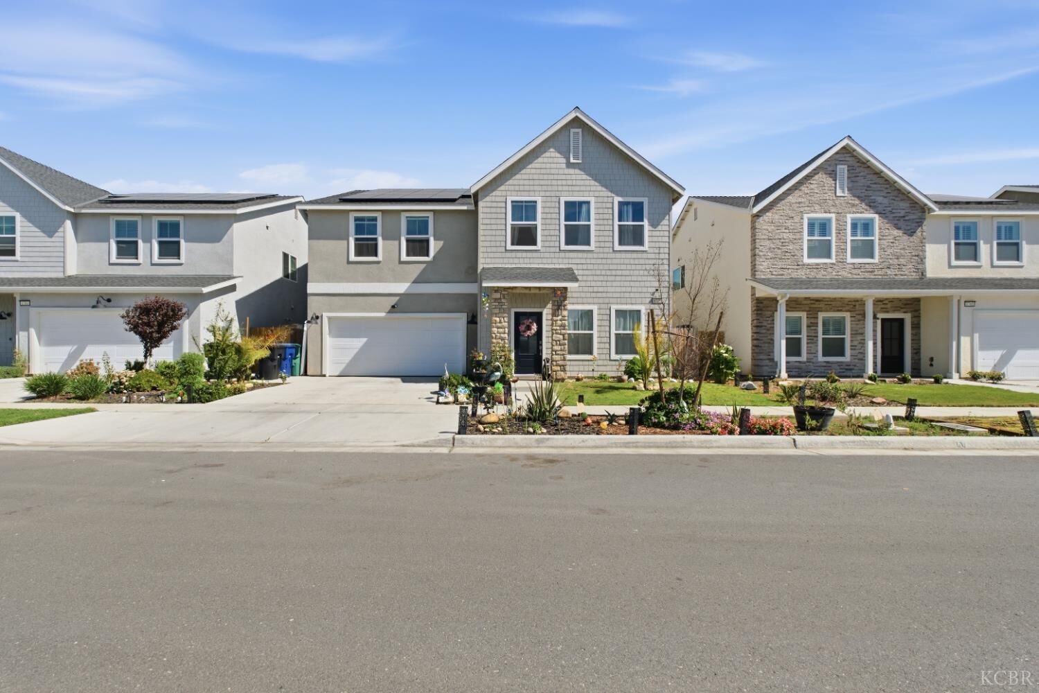 Property Photo:  1773 N Sophia Street  CA 93230 