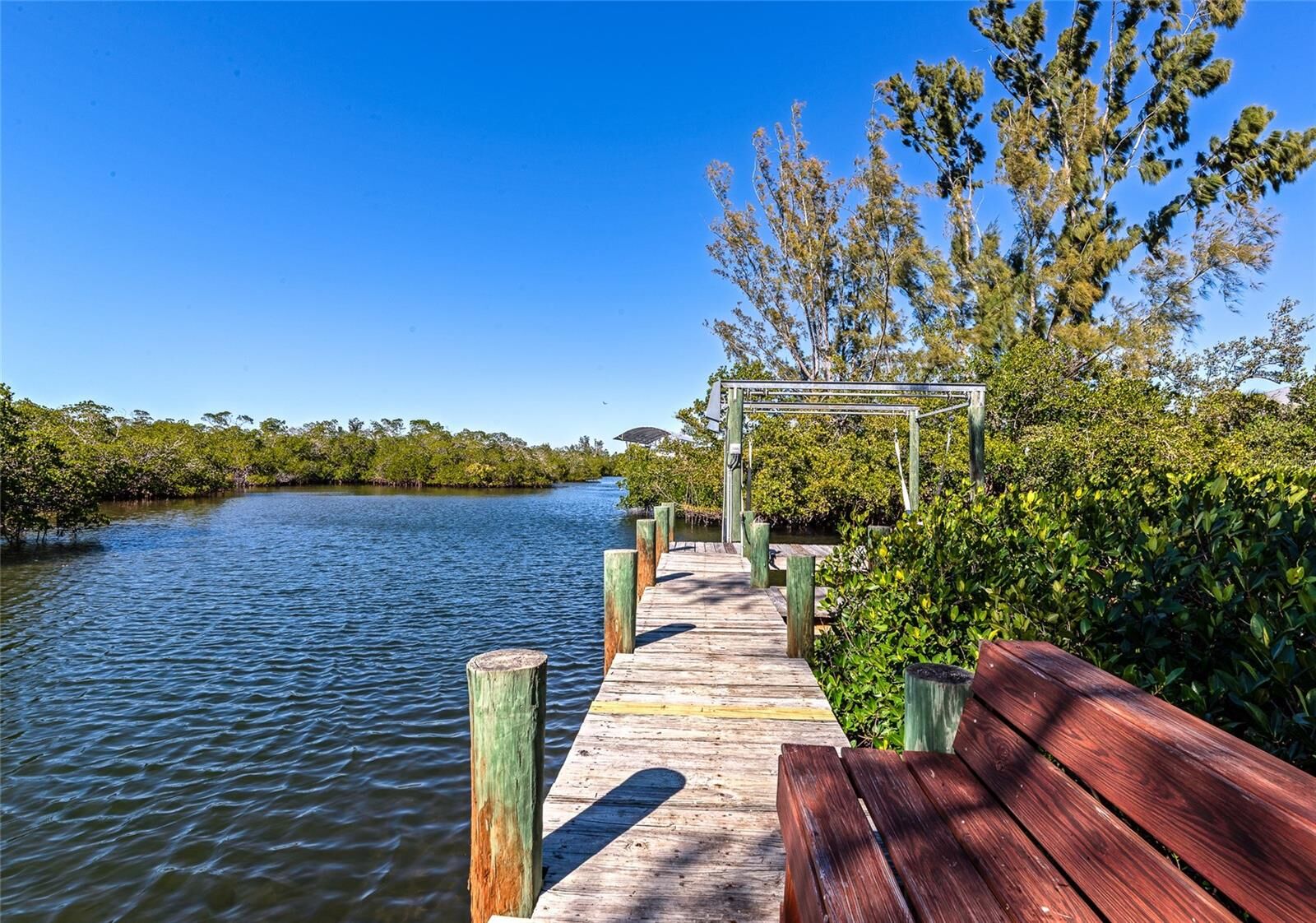 Property Photo: 950 Oxford Drive FL 34223