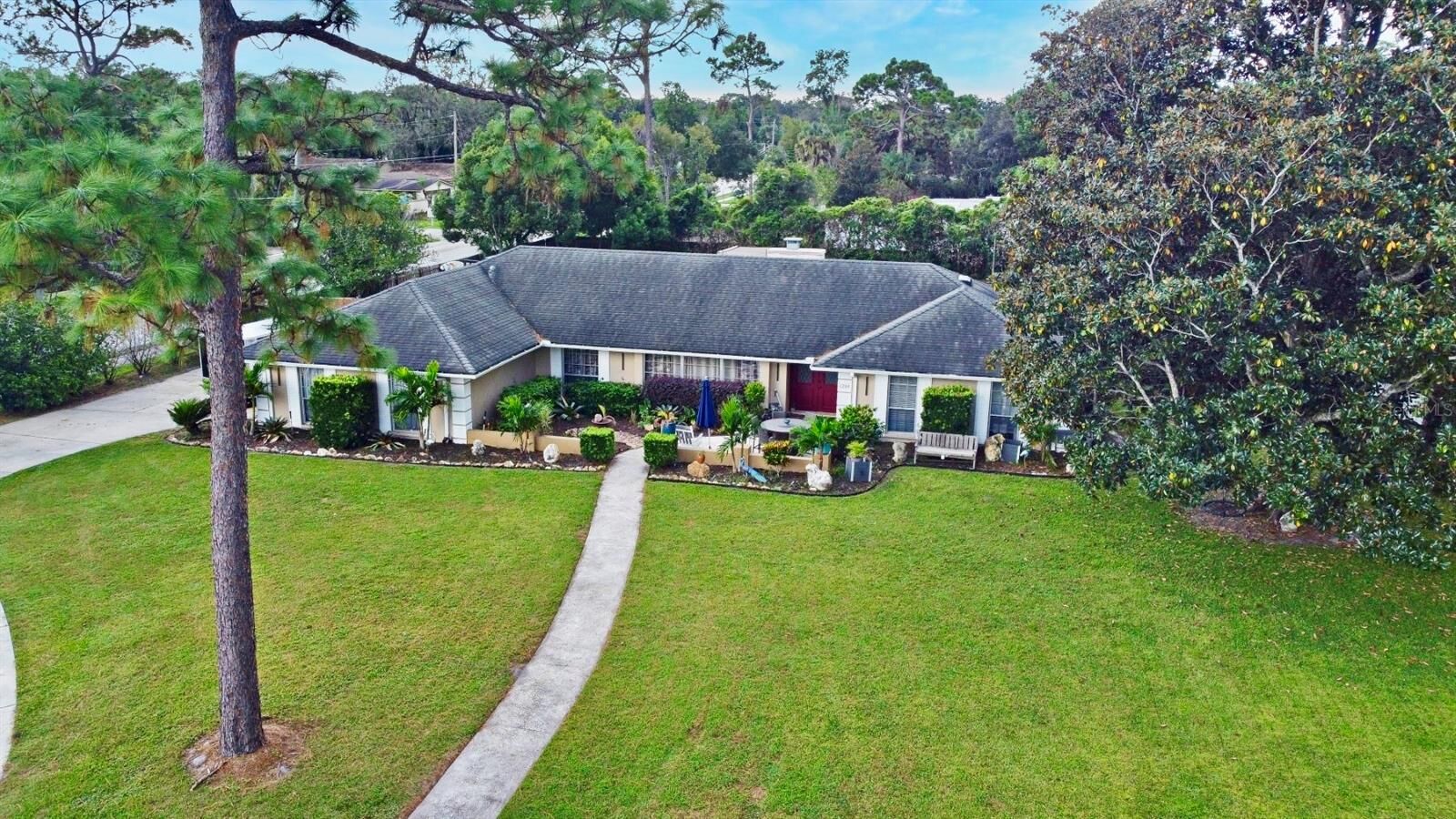 Property Photo: 1200 Waverly Way FL 32750