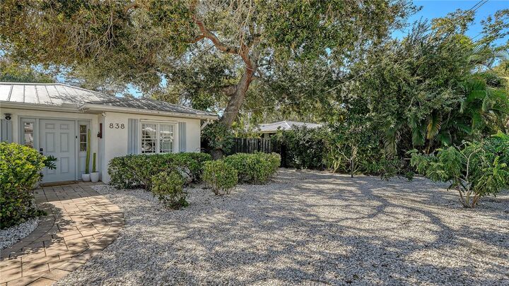 Property Photo:  838 Highland Street  FL 34234 