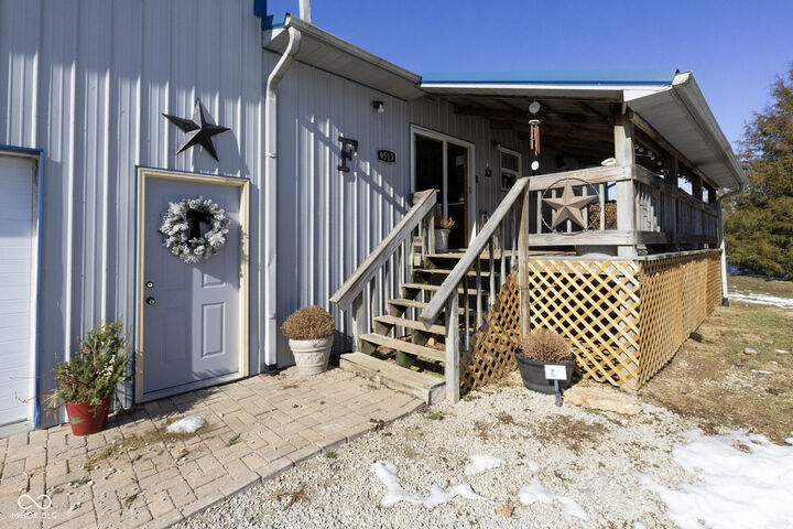 Property Photo:  9513 S County Road 100 W  IN 47283 