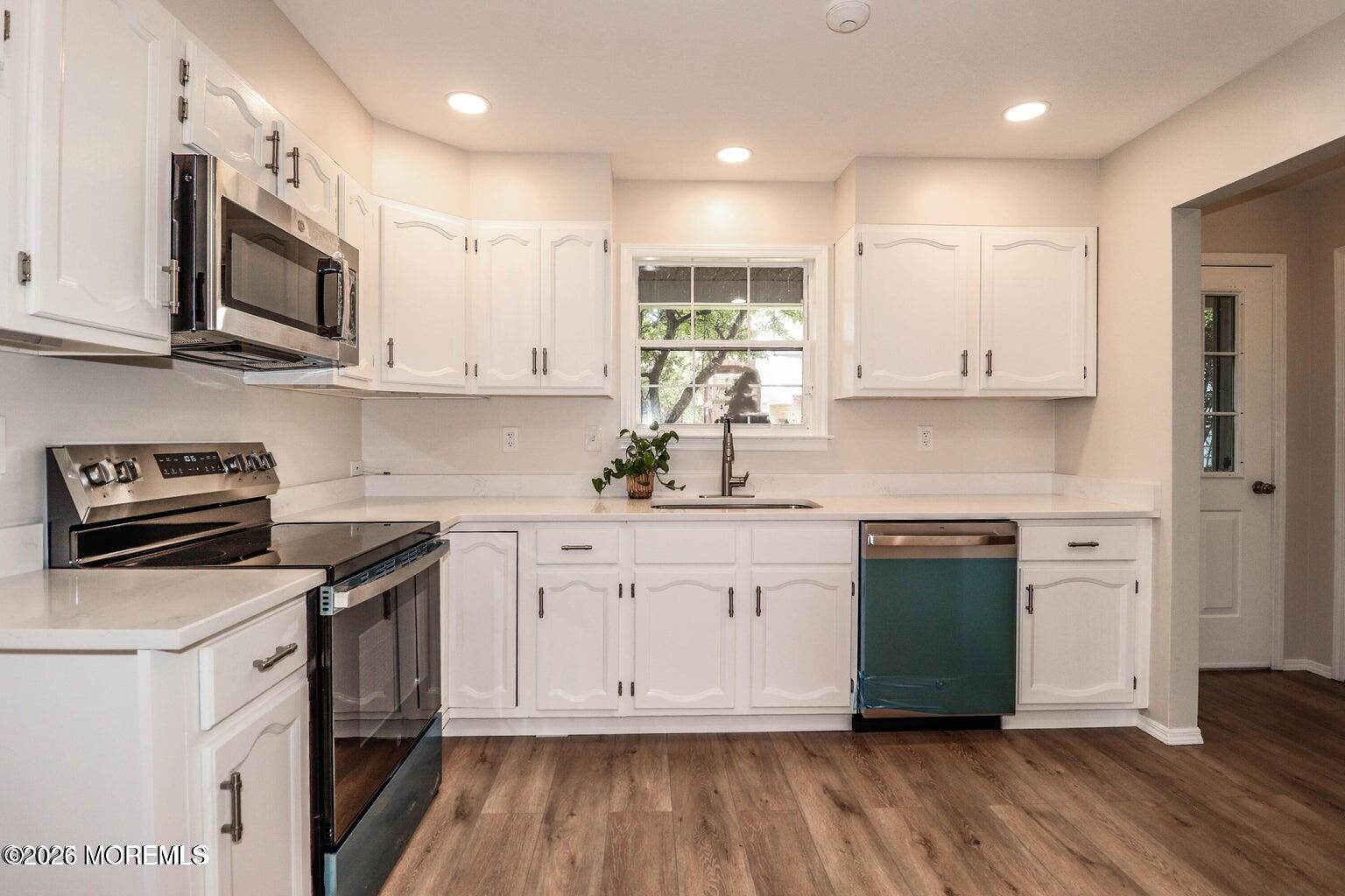 Property Photo:  8E Benjamin Franklin Drive  NJ 08831 