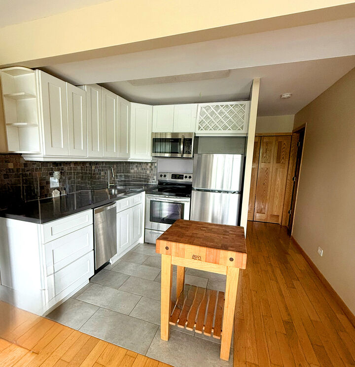 Property Photo:  5509 E Lake Drive C  IL 60532 