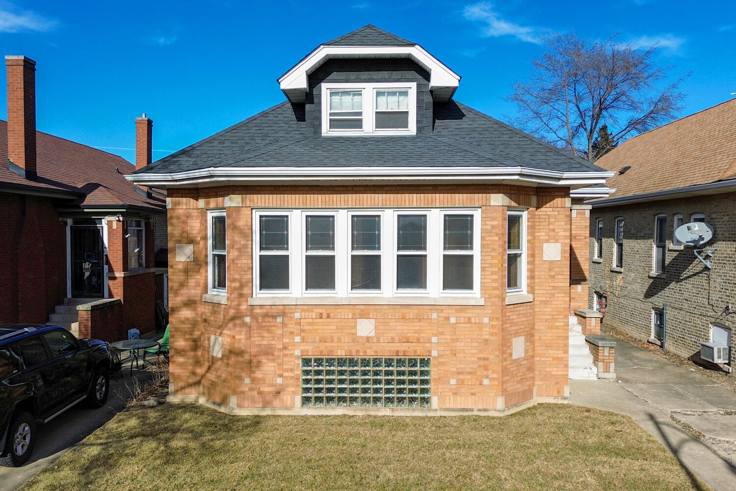 Property Photo:  5416 W Cullom Avenue  IL 60641 