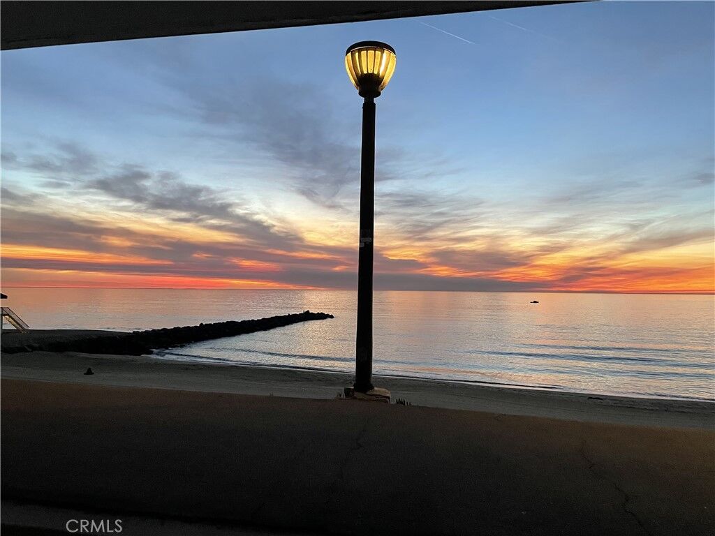 Property Photo:  615 Esplanade 105  CA 90277 