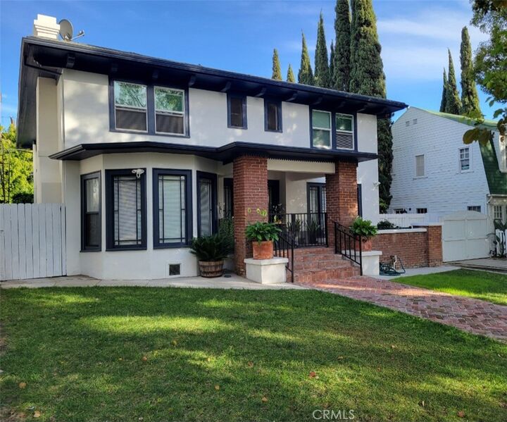 Property Photo: 1434 N Genesee Avenue CA 90046