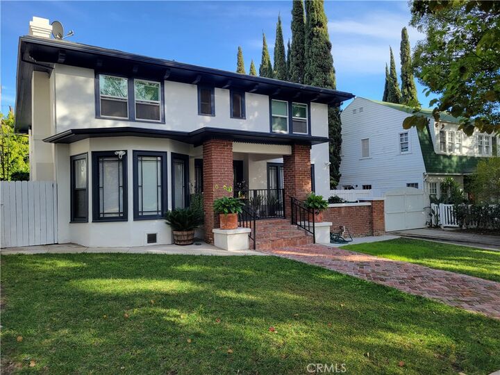 Property Photo: 1434 N Genesee Avenue CA 90046