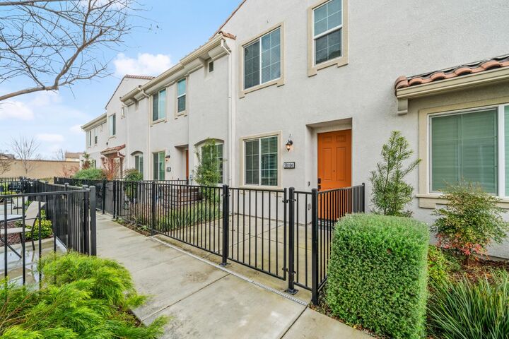 Property Photo:  5301 E Commerce Way 58104  CA 95835 