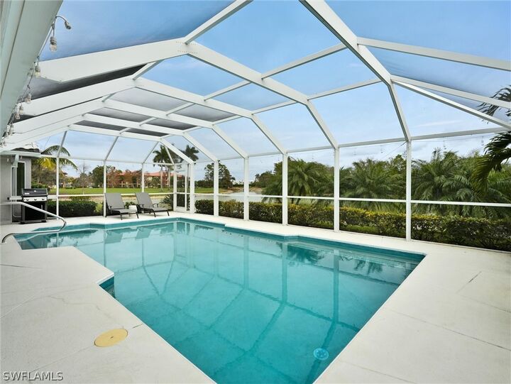 Property Photo:  7208 Country Lake Circle  FL 34104 