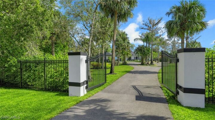 Property Photo: 730 29th Street SW FL 34117