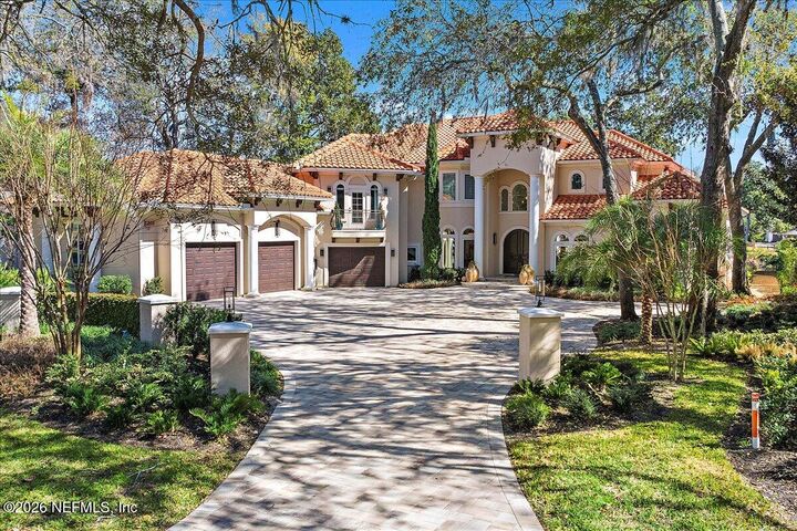 Property Photo:  821 Queens Harbor Boulevard  FL 32225 