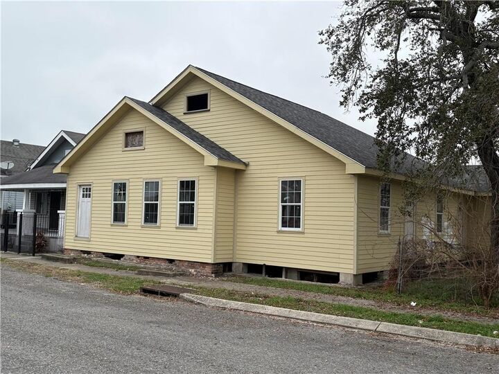 Property Photo:  2003 Spain Street  LA 70117 