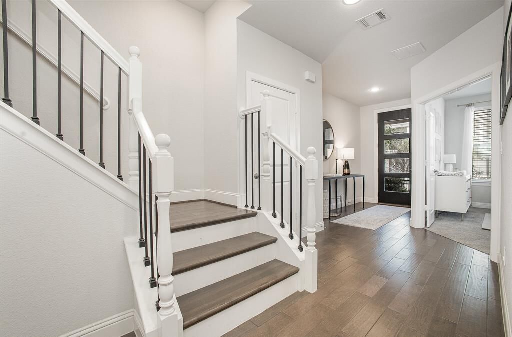 Property Photo:  1117 Tea Olive Lane  TX 75212 