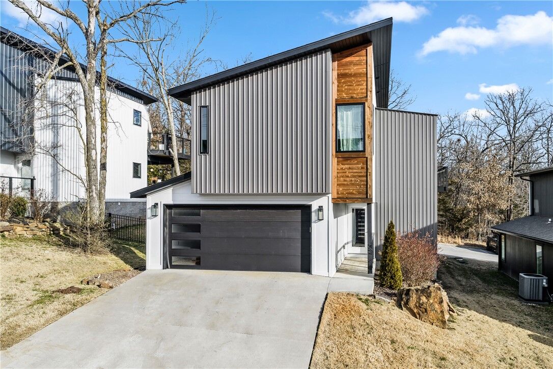 Property Photo:  1757 E Paddock Road  AR 72701 