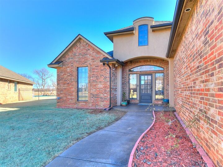 Property Photo: 16400 Winding Park Drive OK 73013