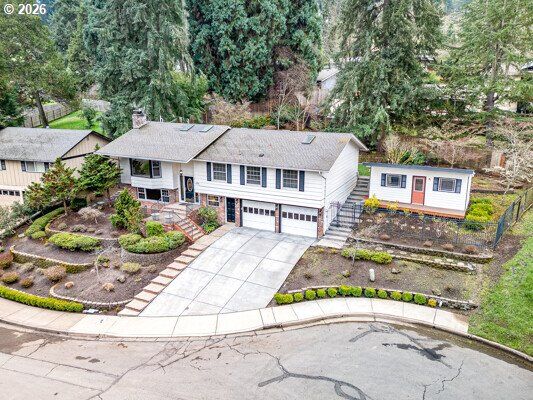 Property Photo: 1778 Graham Dr OR 97405