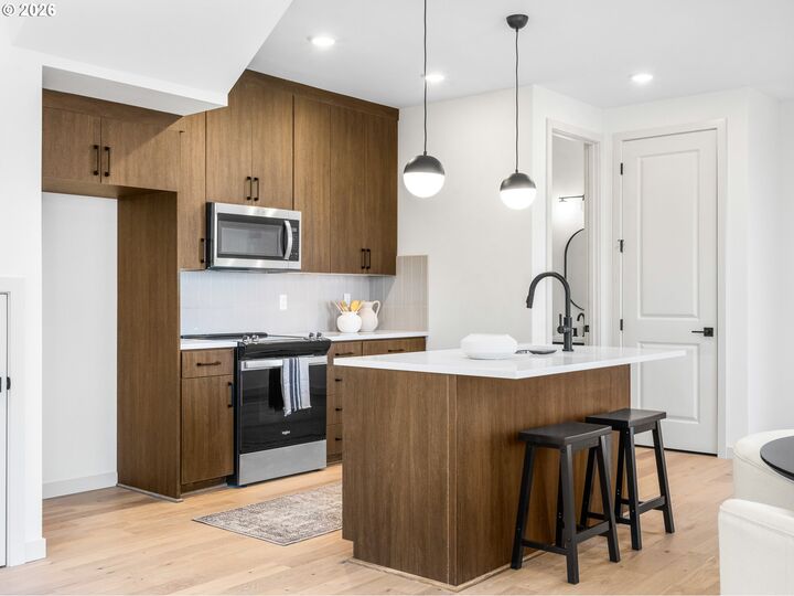 Property Photo:  7464 SE Tolman St  OR 97206 