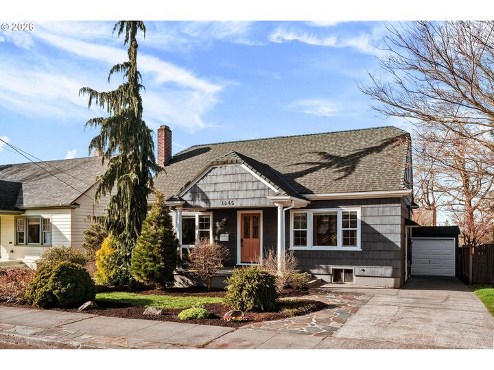 Property Photo:  1845 SE 58th Ave  OR 97215 
