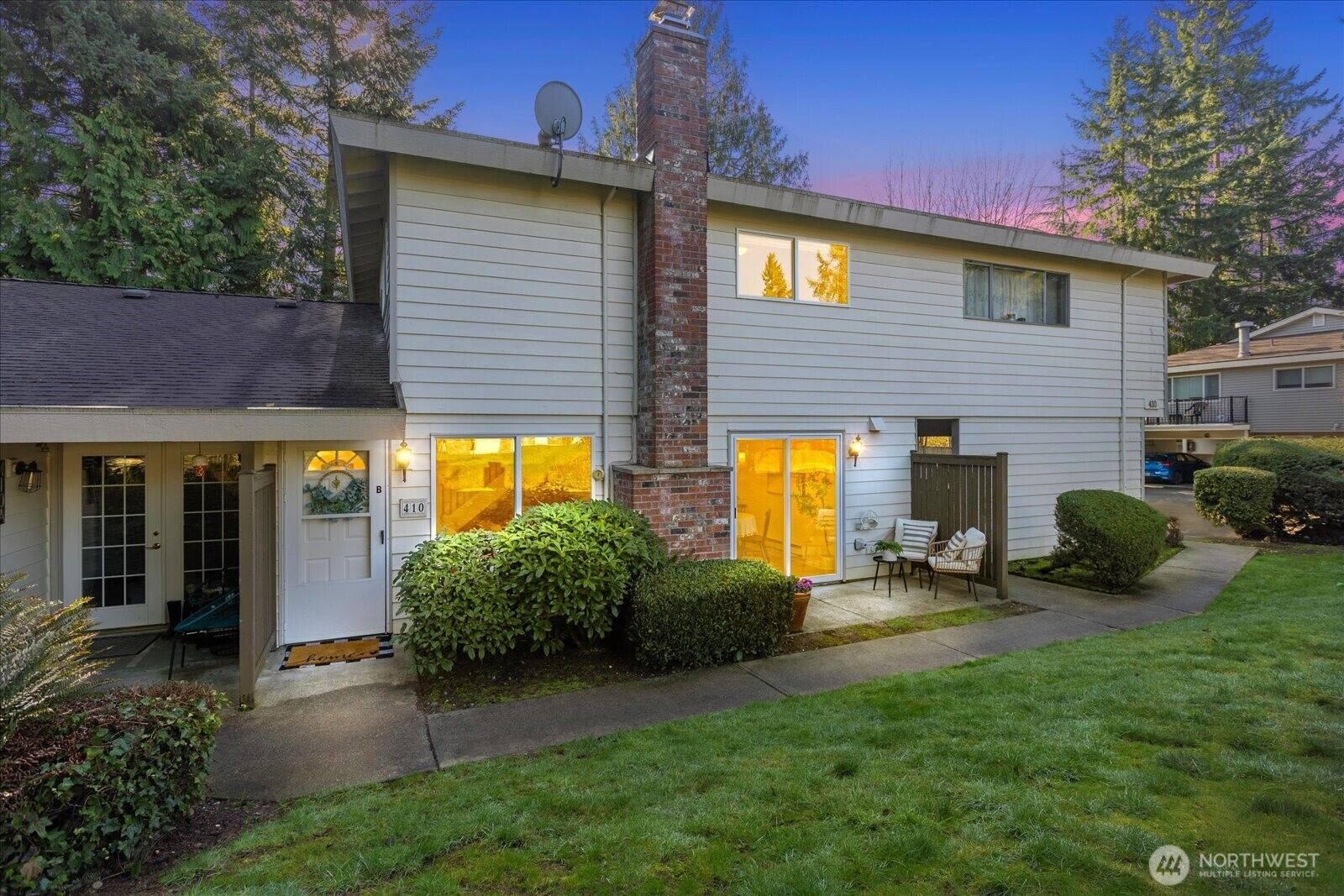 Property Photo:  410  214th Street SW B  WA 98021 