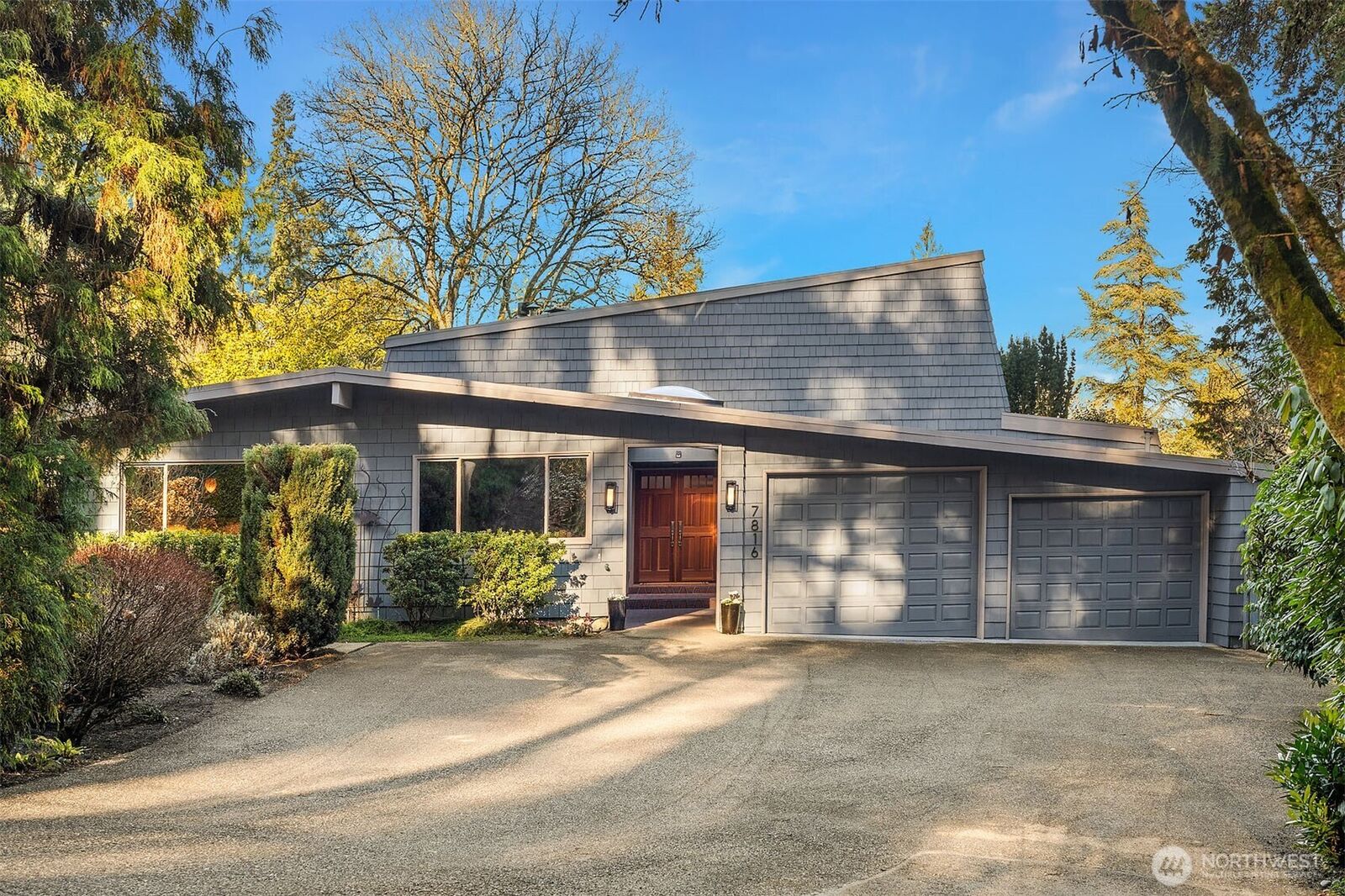 Property Photo:  7816 NE 32nd Street  WA 98039 