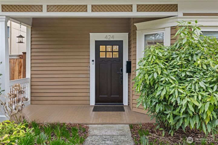 Property Photo:  424  27th Avenue E  WA 98112 