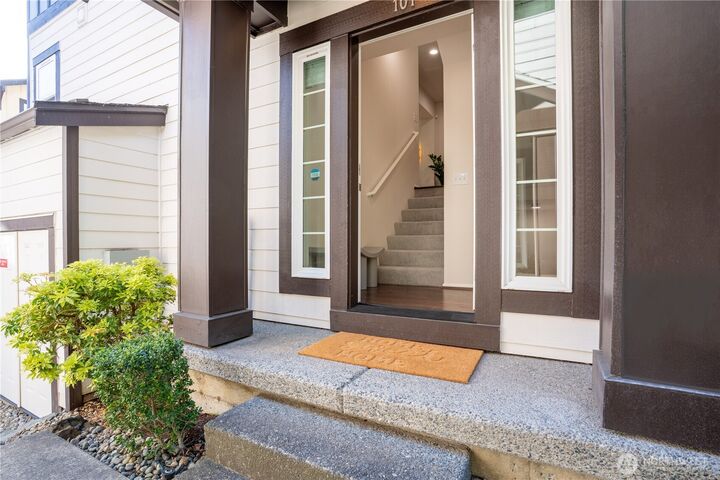 Property Photo:  10378  157th Place NE 101  WA 98052 