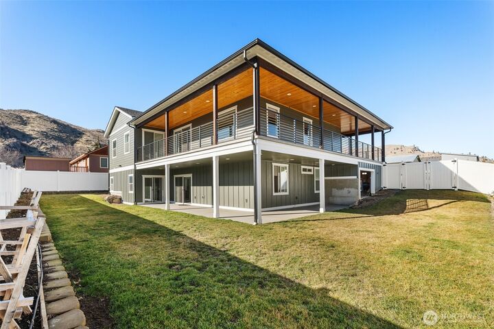 Property Photo: 1038 Crest Loop WA 98822