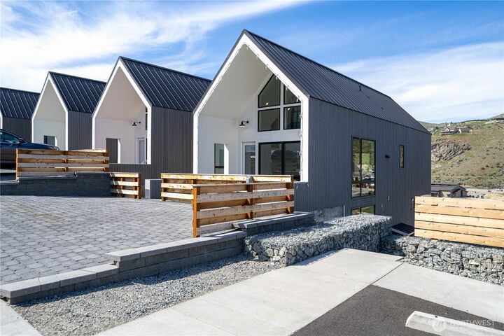 Property Photo:  1414  Cottage Lane  WA 98816 