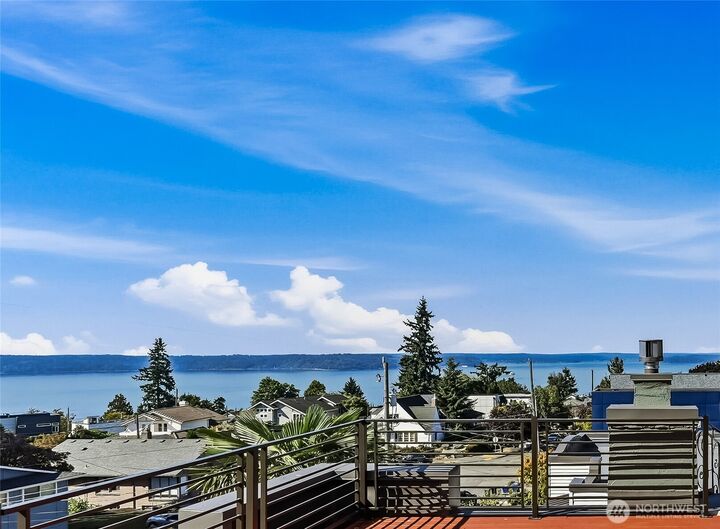 Property Photo:  3940 SW Rose Street  WA 98136 