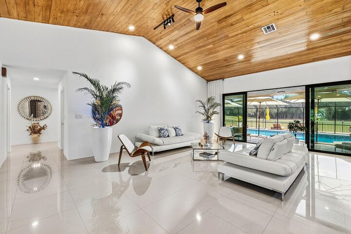 Property Photo: 10710 Boca Woods Lane FL 33428