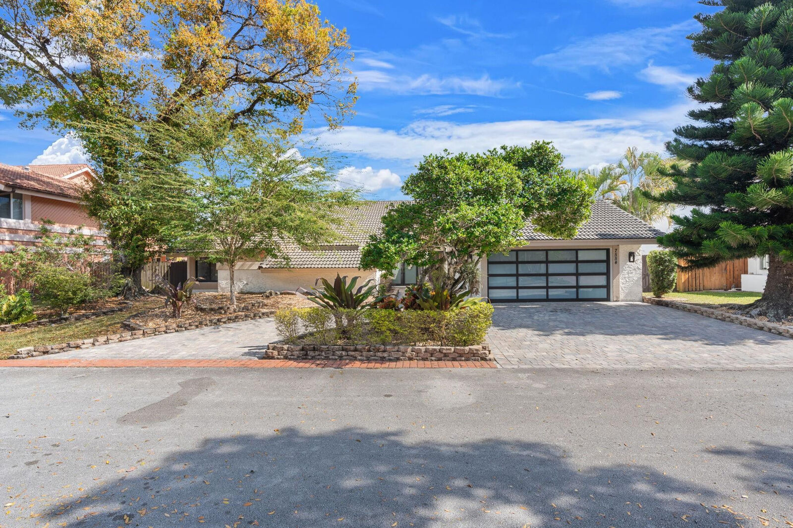 Property Photo: 7554 Black Olive Avenue FL 33321