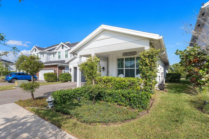 Property Photo: 886 Ember Ridge FL 33470