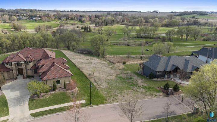 Property Photo:  8701 E Torchwood Ln  SD 57110 