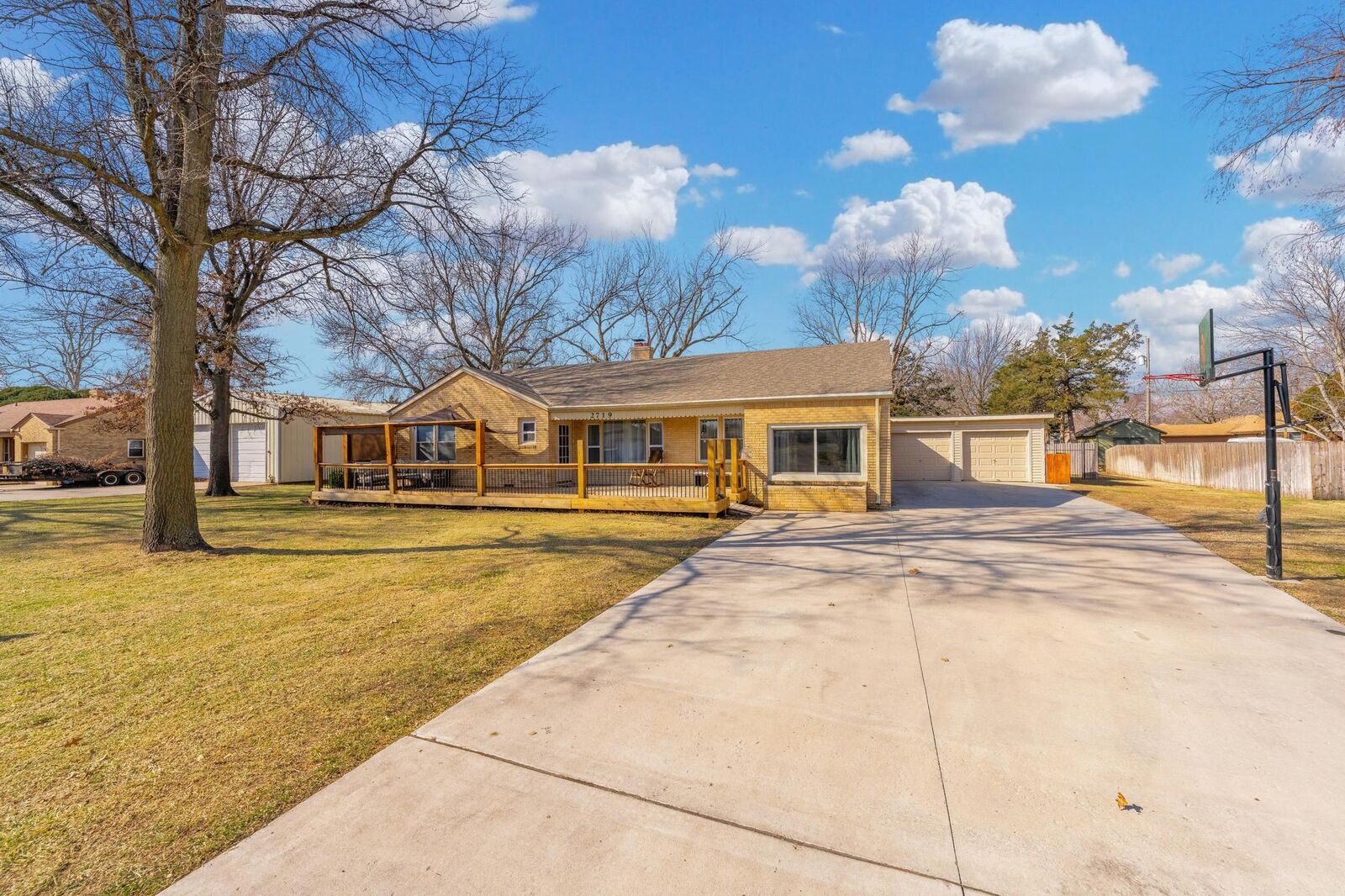 Property Photo: 2719 N Athenian Ave KS 67204
