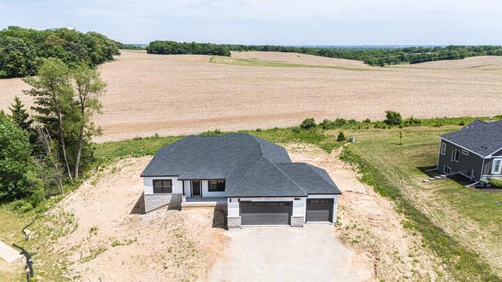 Property Photo:  2050 Arbor Ridge Way  WI 53548 