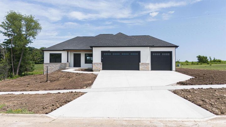 Property Photo:  2050 Arbor Ridge Way  WI 53548 